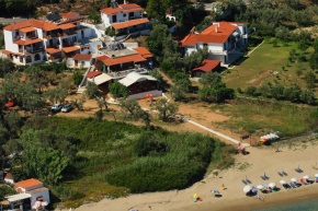 Villa Zaharo and Lilian Apartments